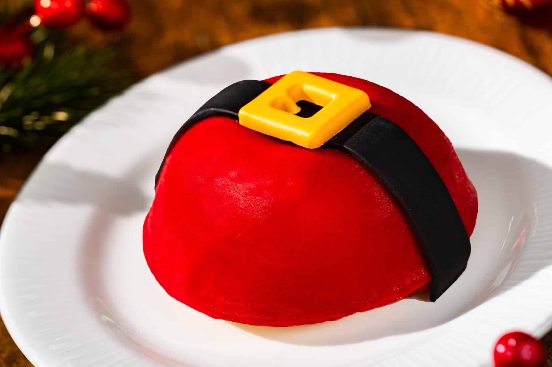 2025-WDW-MVMCP-Foodie-Guide-Santa-Mousse