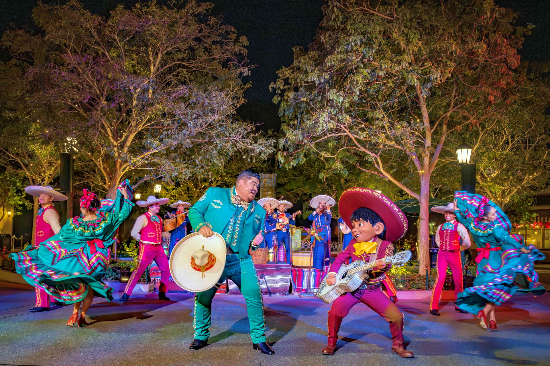 A-Musical-Christmas-with-Mariachi-Alegria-de-Disneyland-and-Miguel-at-California-Adventure