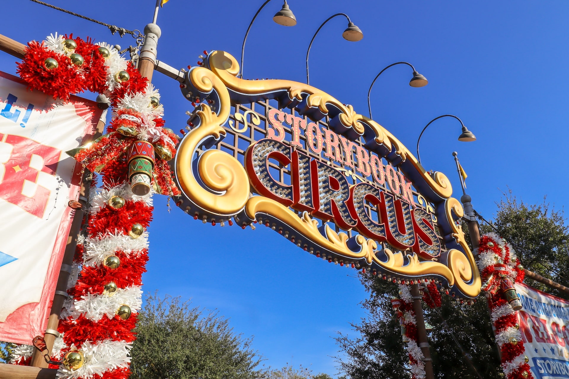 2025SantaatDisneyWorldMK4 | The Main Street Mouse 2025 santa at disney world mk 4