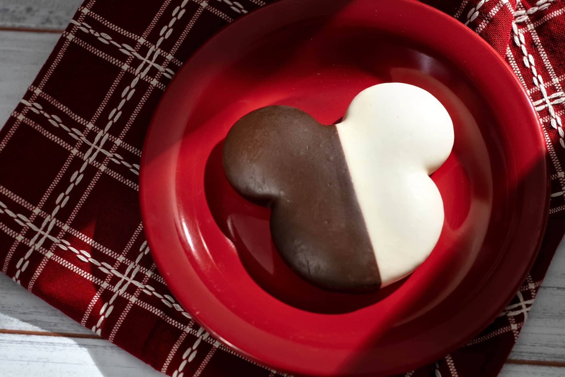 2025WDWFOTHFoodieGuideMickeyCookie | The Main Street Mouse 2025 wdw foth foodie guide mickey cookie