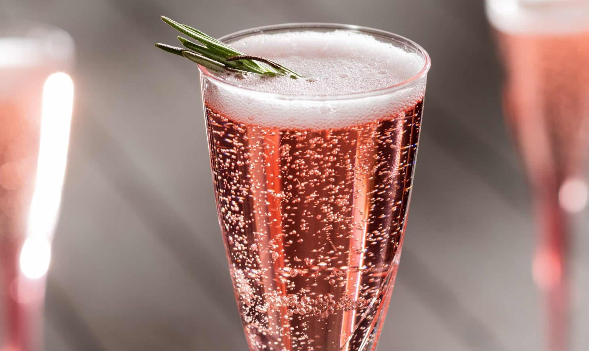 2025WDWFOTHFoodieGuideSparklingCocktailscalede1762974988287 | The Main Street Mouse 2025 wdw foth foodie guide sparkling cocktail scaled e1762974988287