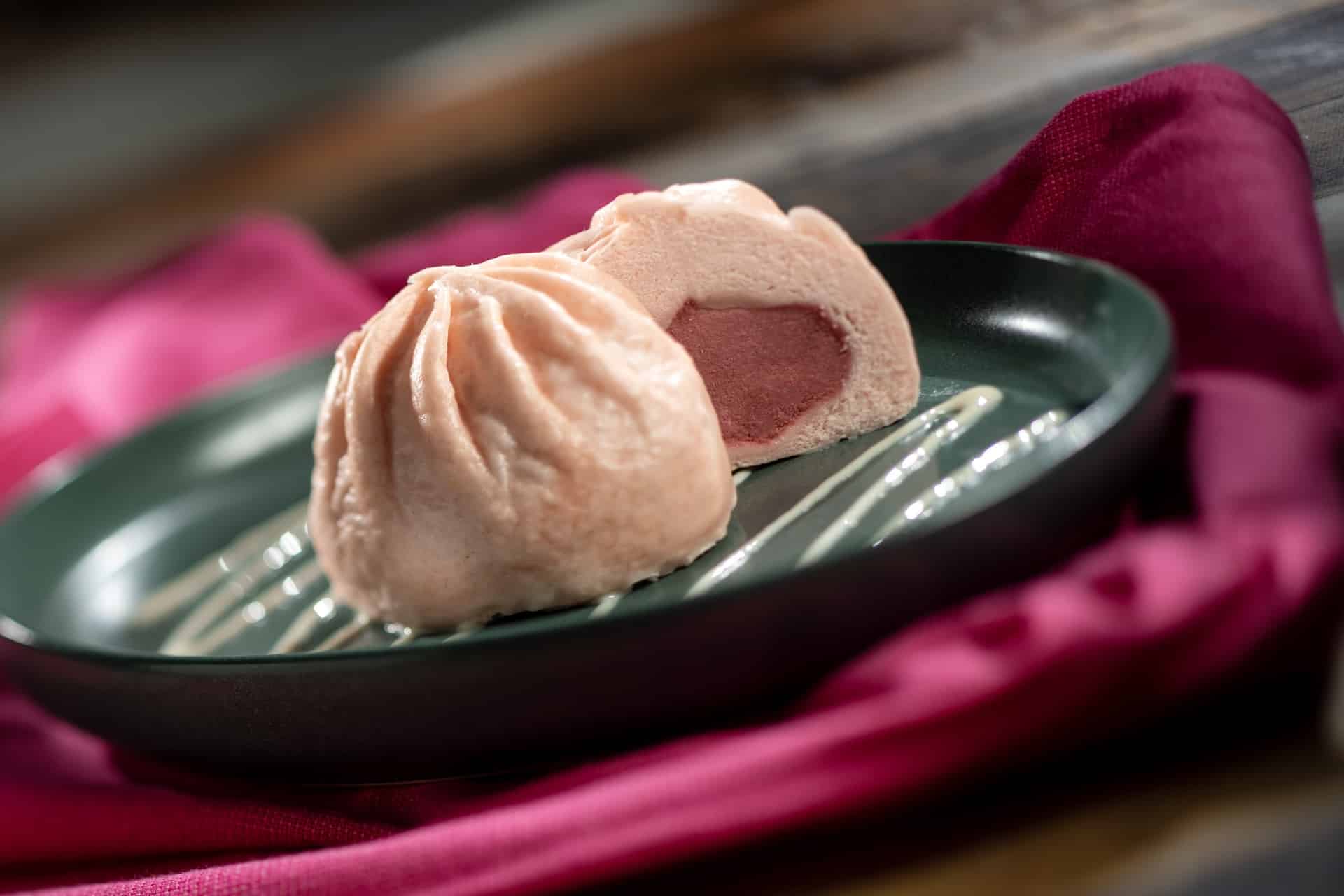 2025WDWFOTHFoodieGuideStrawberryBun | The Main Street Mouse 2025 wdw foth foodie guide strawberry bun