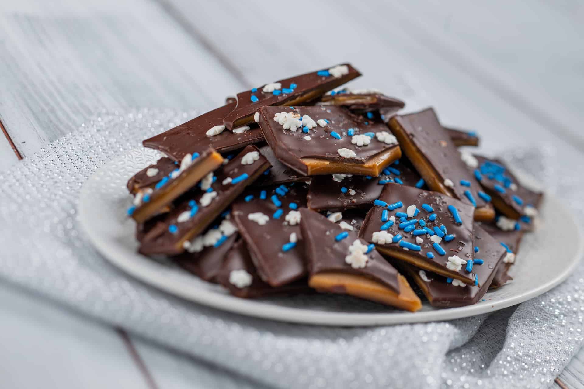 2025WDWFOTHFoodieGuideToffeeBrittle | The Main Street Mouse 2025 wdw foth foodie guide toffee brittle