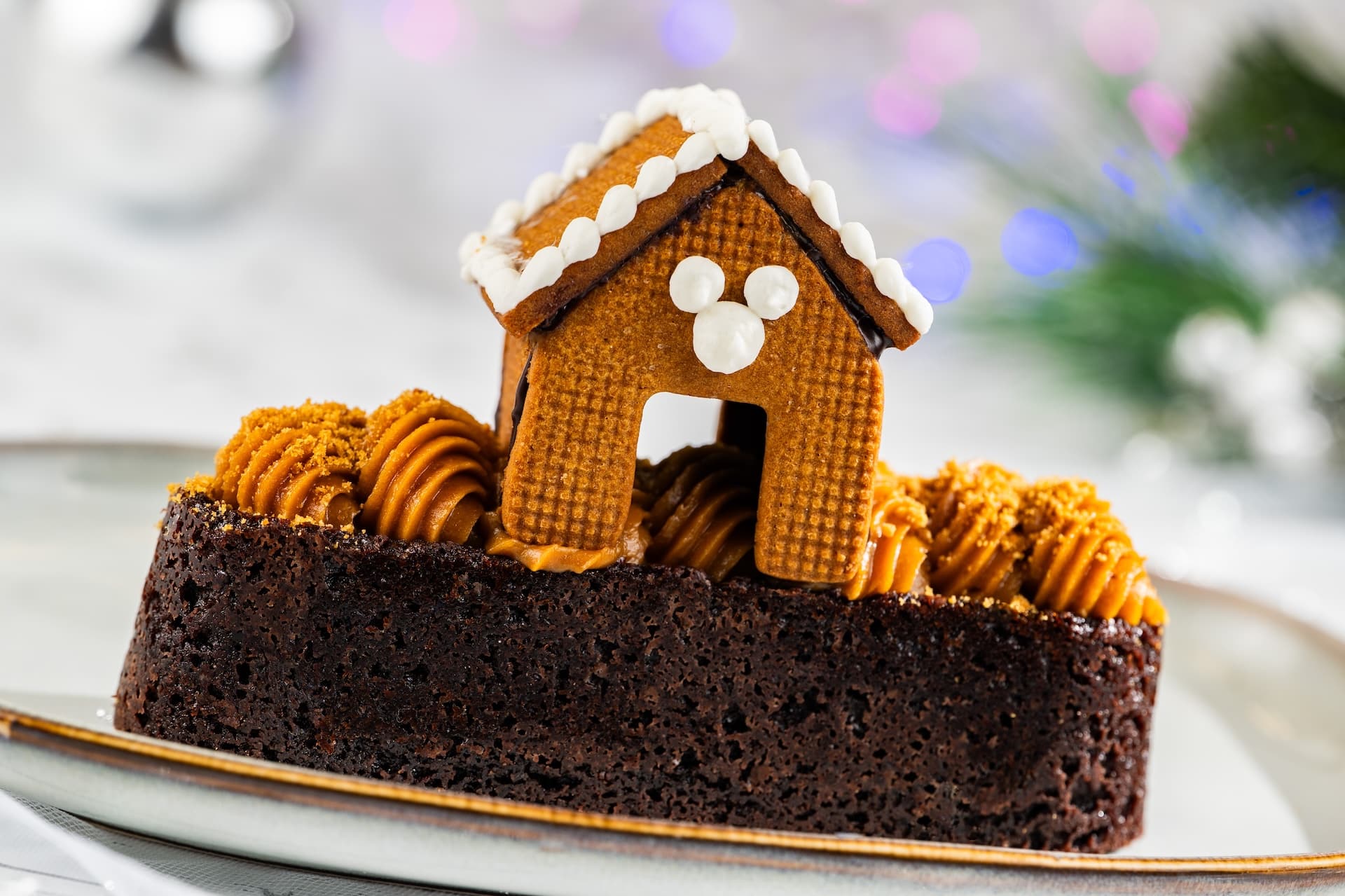 2025WDWResortsFoodieGuideGingerbreadBrownie | The Main Street Mouse 2025 wdw resorts foodie guide gingerbread brownie