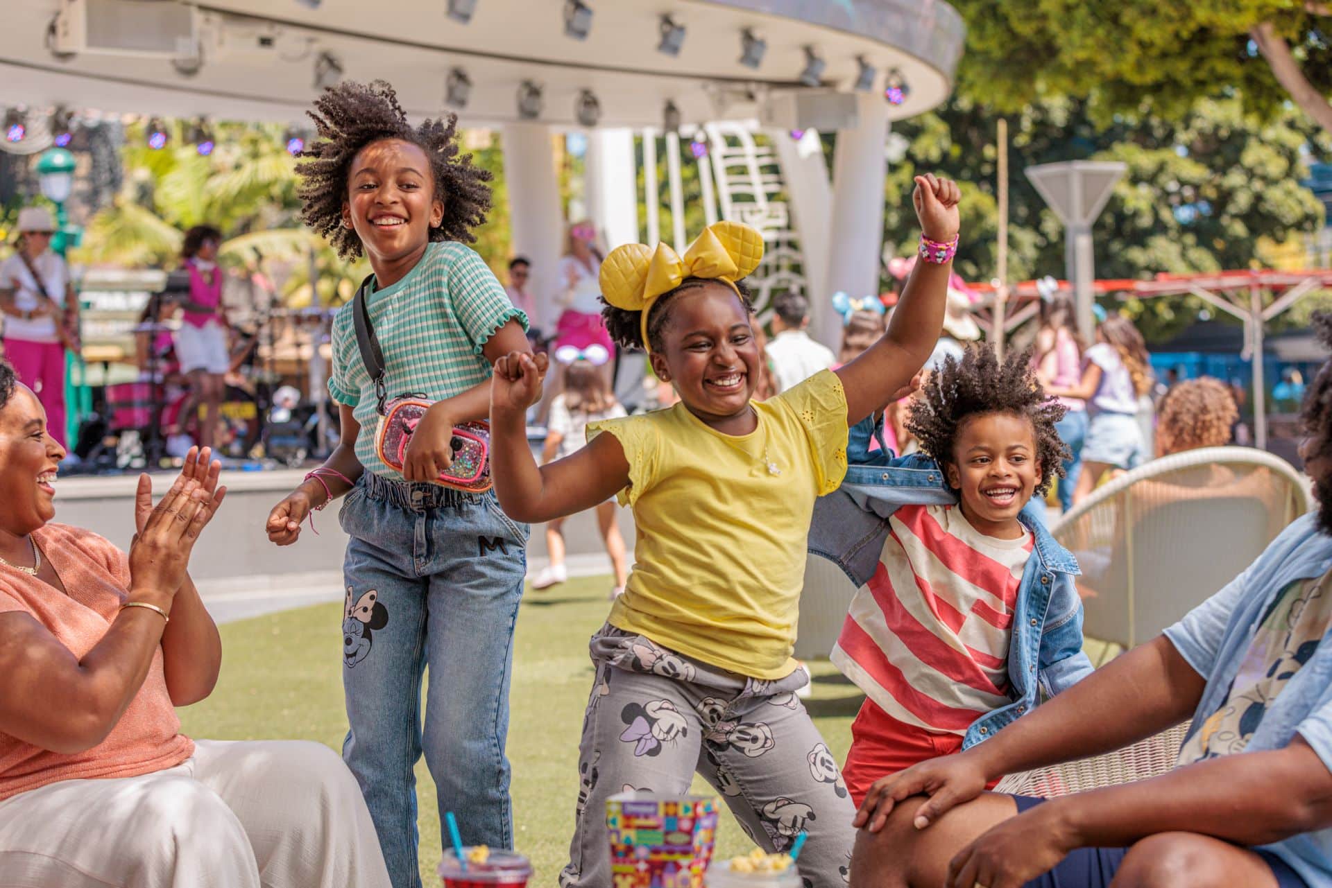 2025-DLR-DTD-StageAndLawn-1