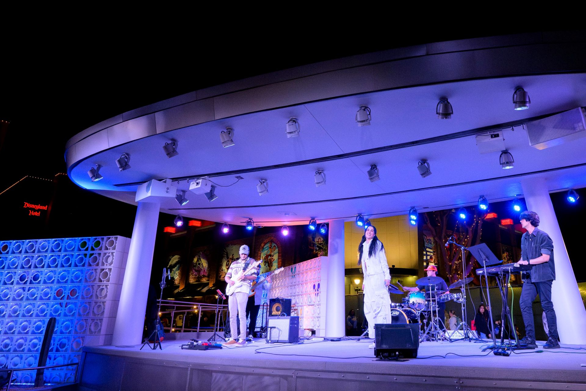 2025-DLR-DTD-StageAndLawn-3