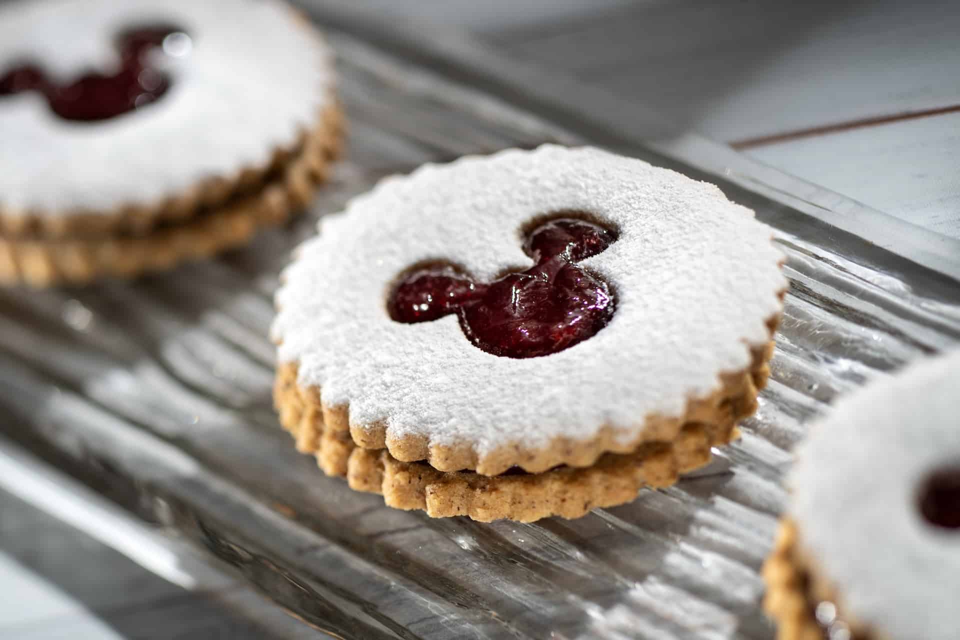 2025 eats cutm linzer cookie