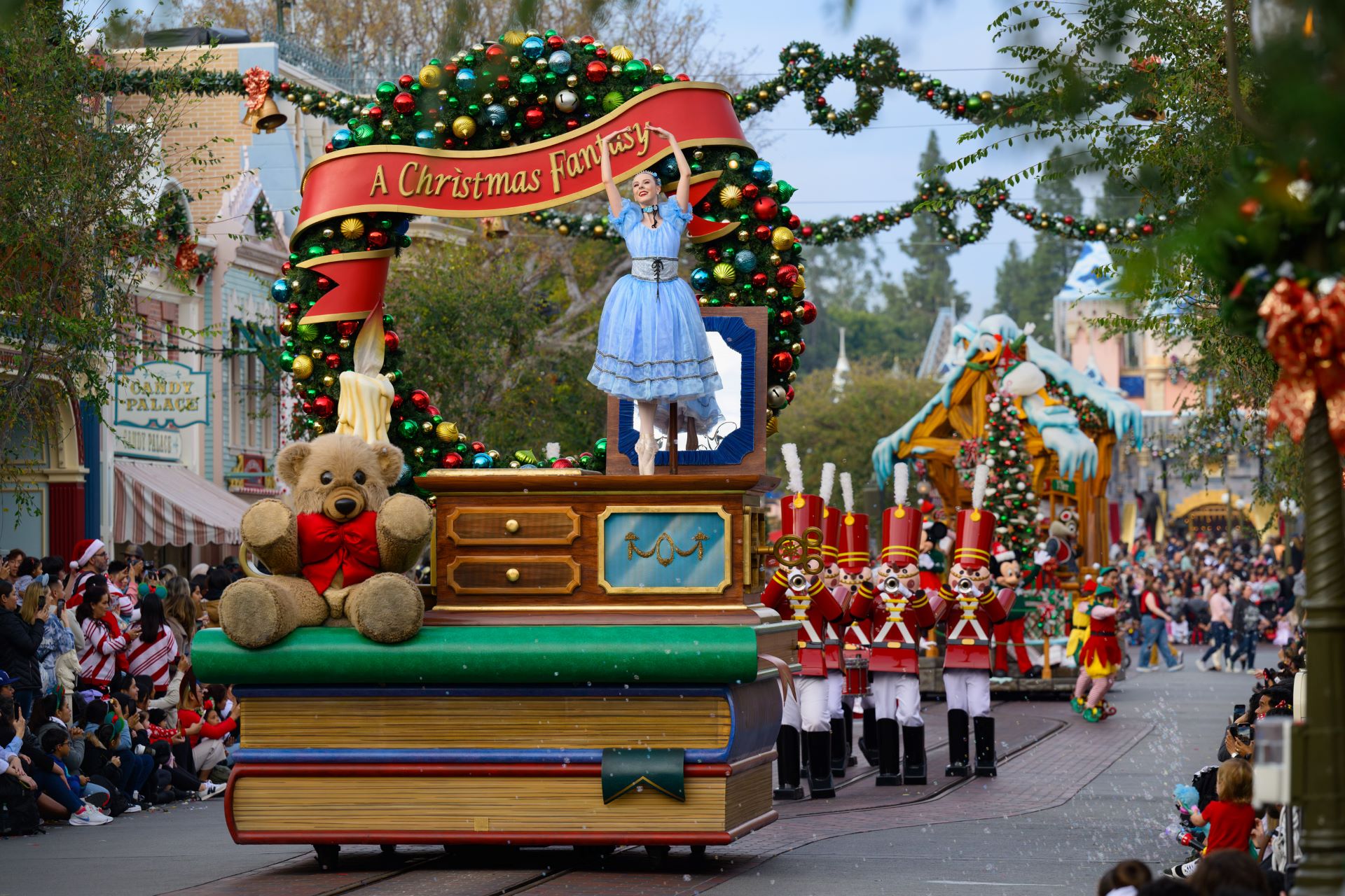 AChristmasFantasyParadeatDisneylandPark | The Main Street Mouse A christmas fantasy parade at disneyland park