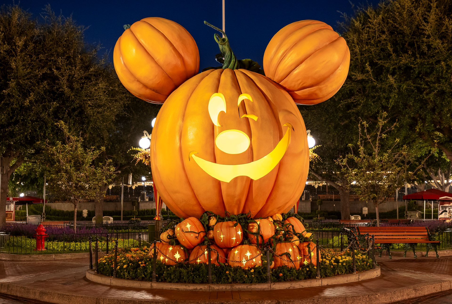 HalloweenTimeatDisneyland | The Main Street Mouse Halloween time at disneyland