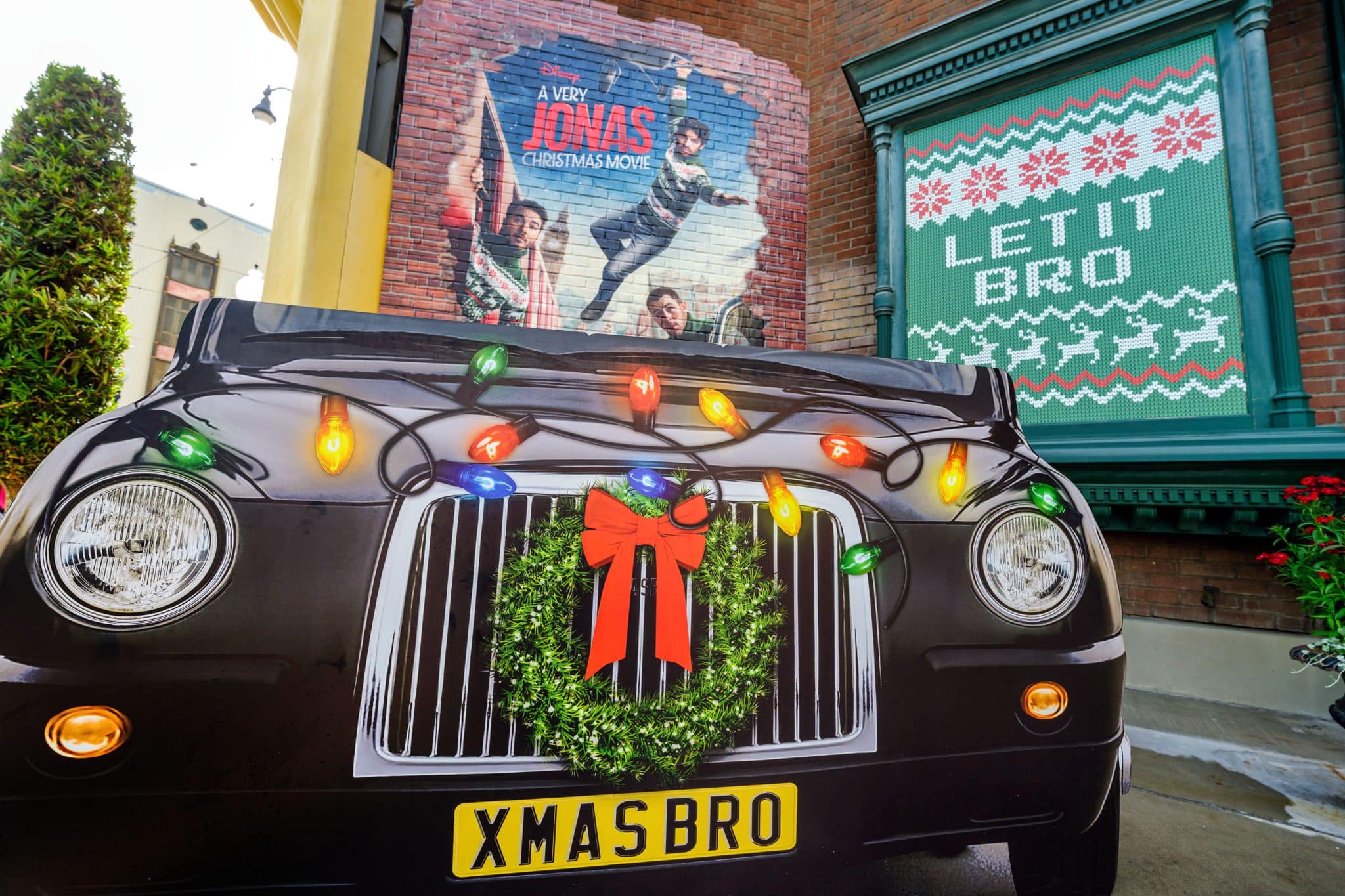 XMASBroCarJonasBrother2048x1365 | The Main Street Mouse Xmas bro car jonas brother 2048x1365