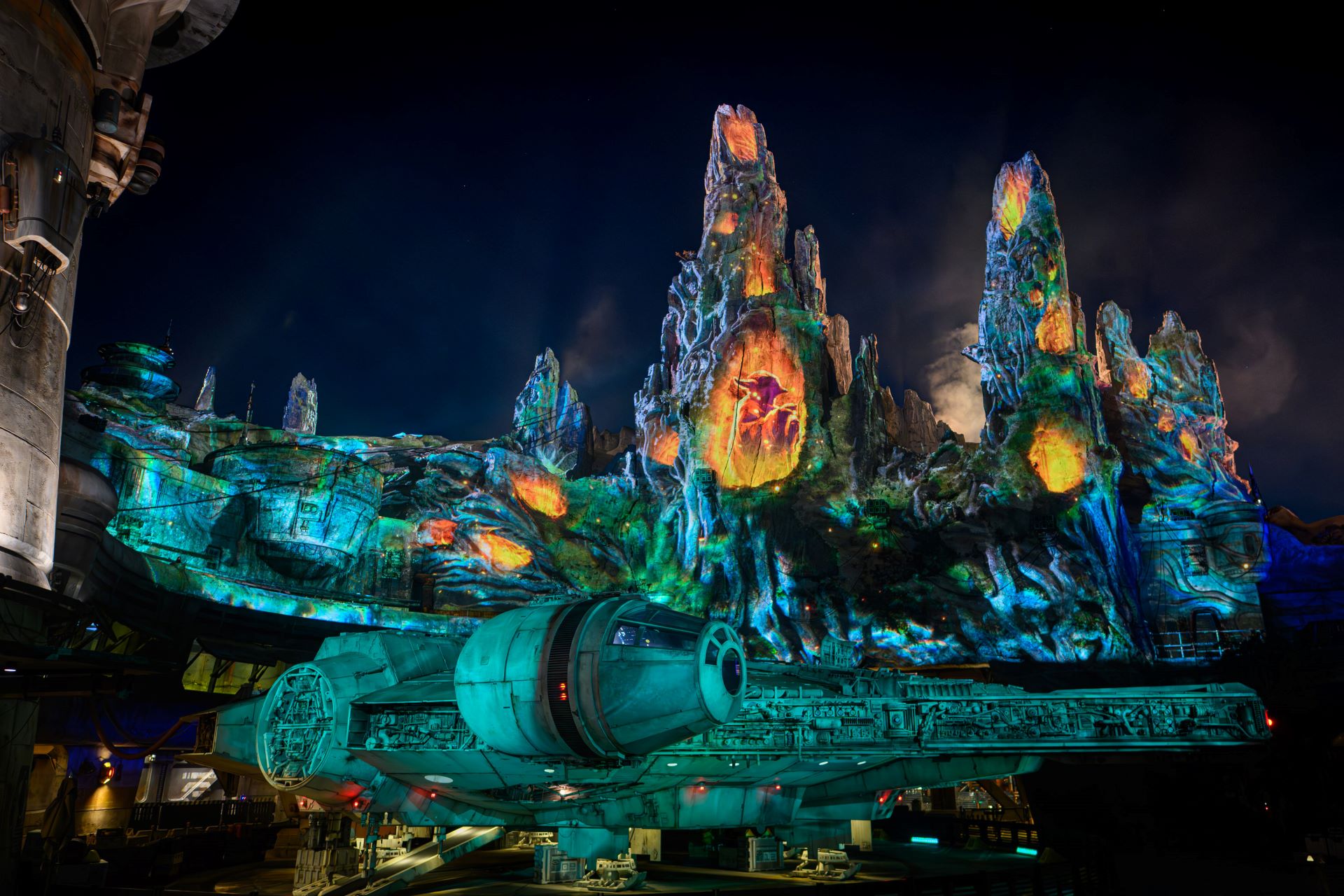 Plus Favorite Star Wars Attractions Entertainment and Food Shadows of memory a skywalker saga at disneyland park
