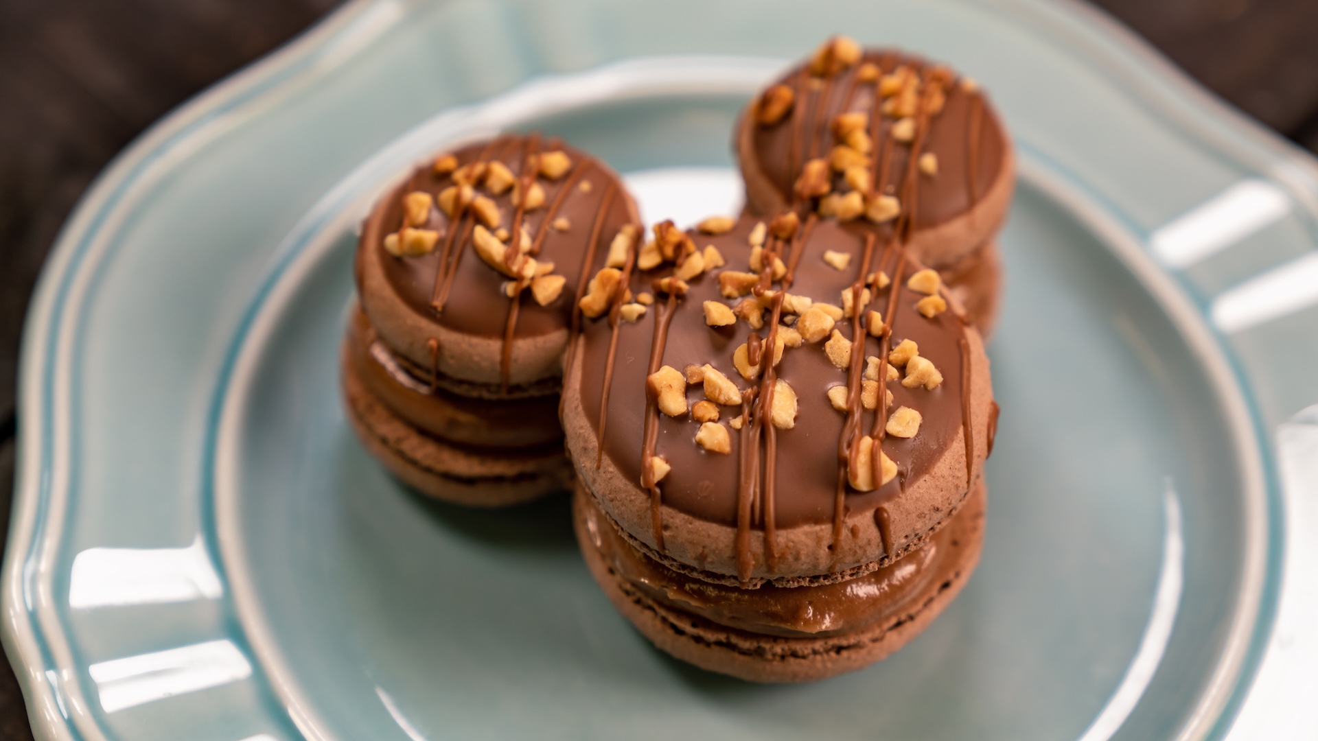 2026 DLR FW Foodie Guide SnickersMacaron