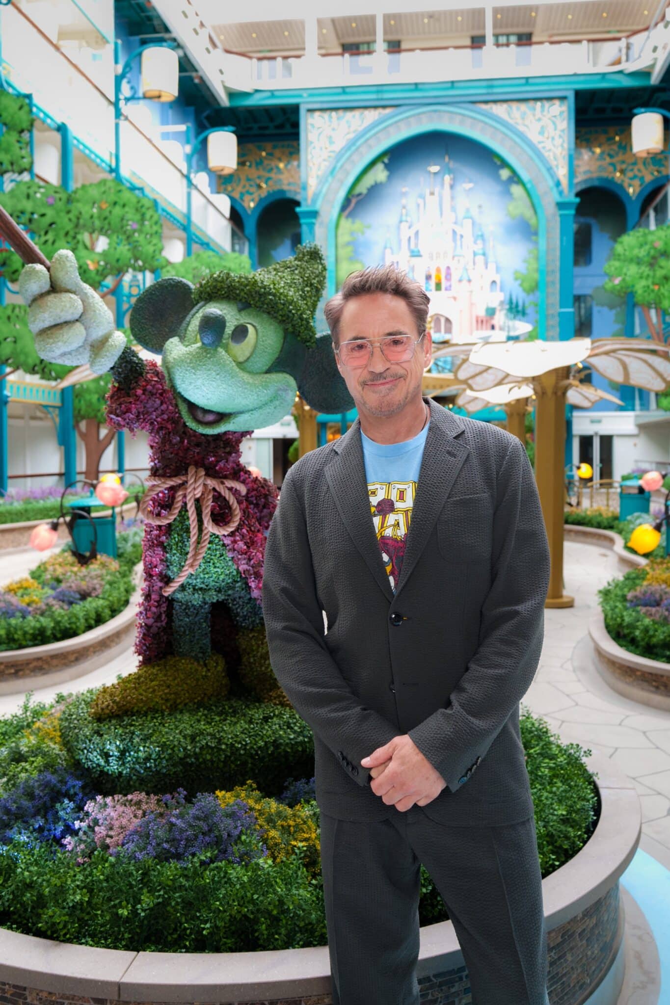 Robert Downey Jr Disney adventure | The Main Street Mouse Robert Downey Jr Disney Adventure