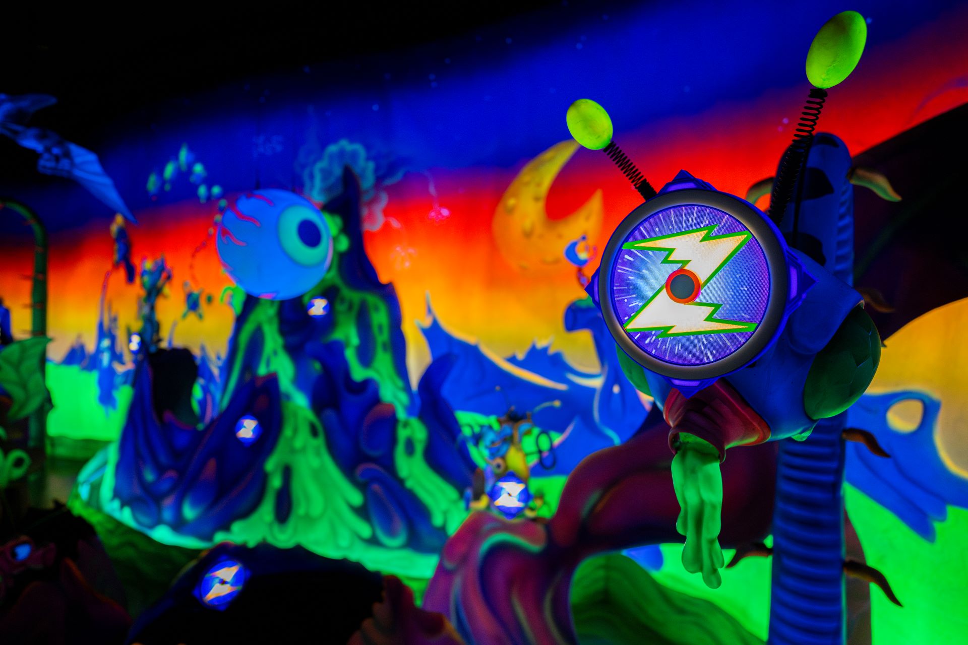 New gameplay and targets on buzz lightyears space ranger spin