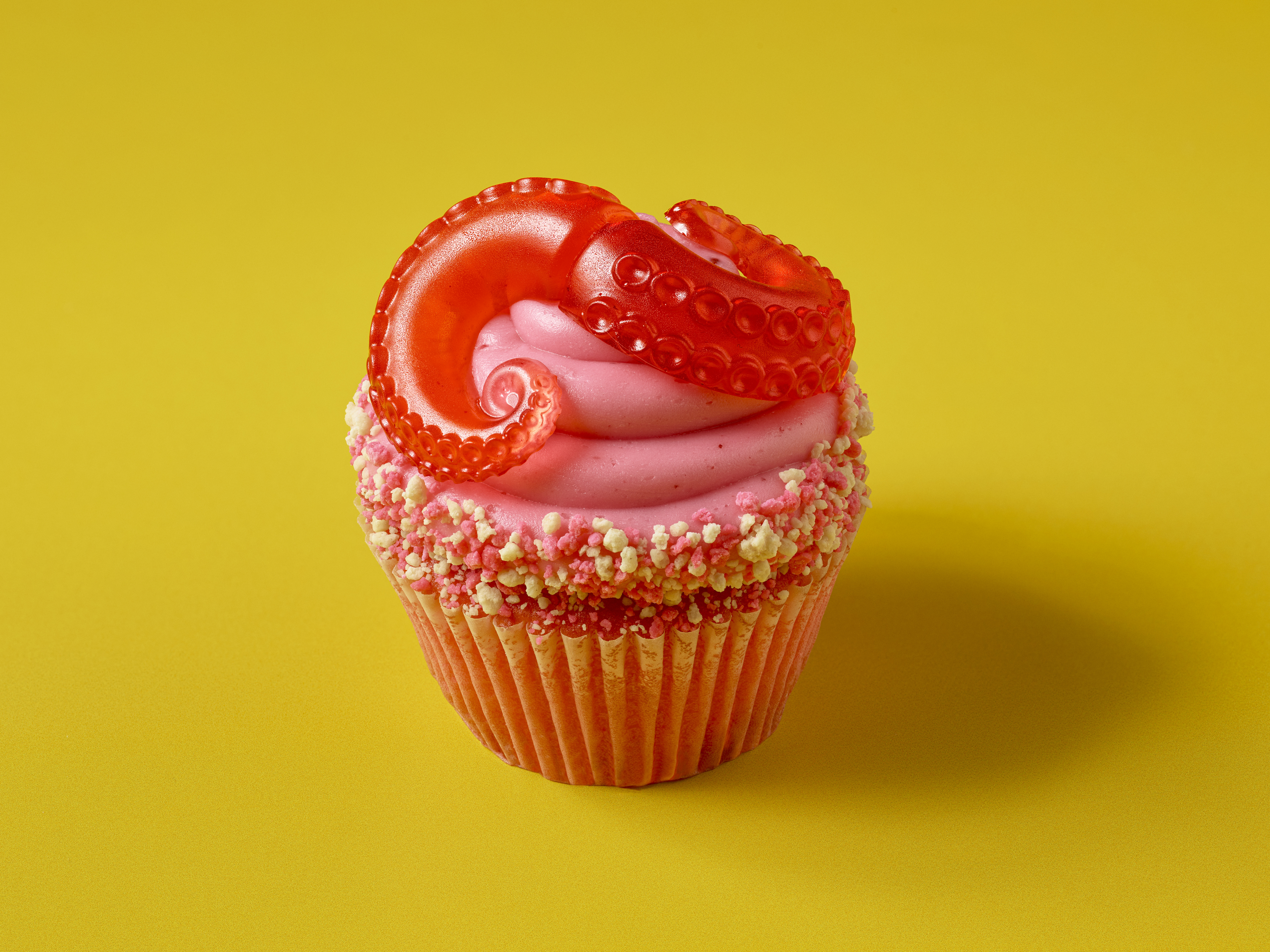 Mega Movie Summer 2026 at USH Minions Howards Berry Lemonade Cupcake | The Main Street Mouse Mega Movie Summer 2026 at Ush Minions Howard's Berry Lemonade Cupcake