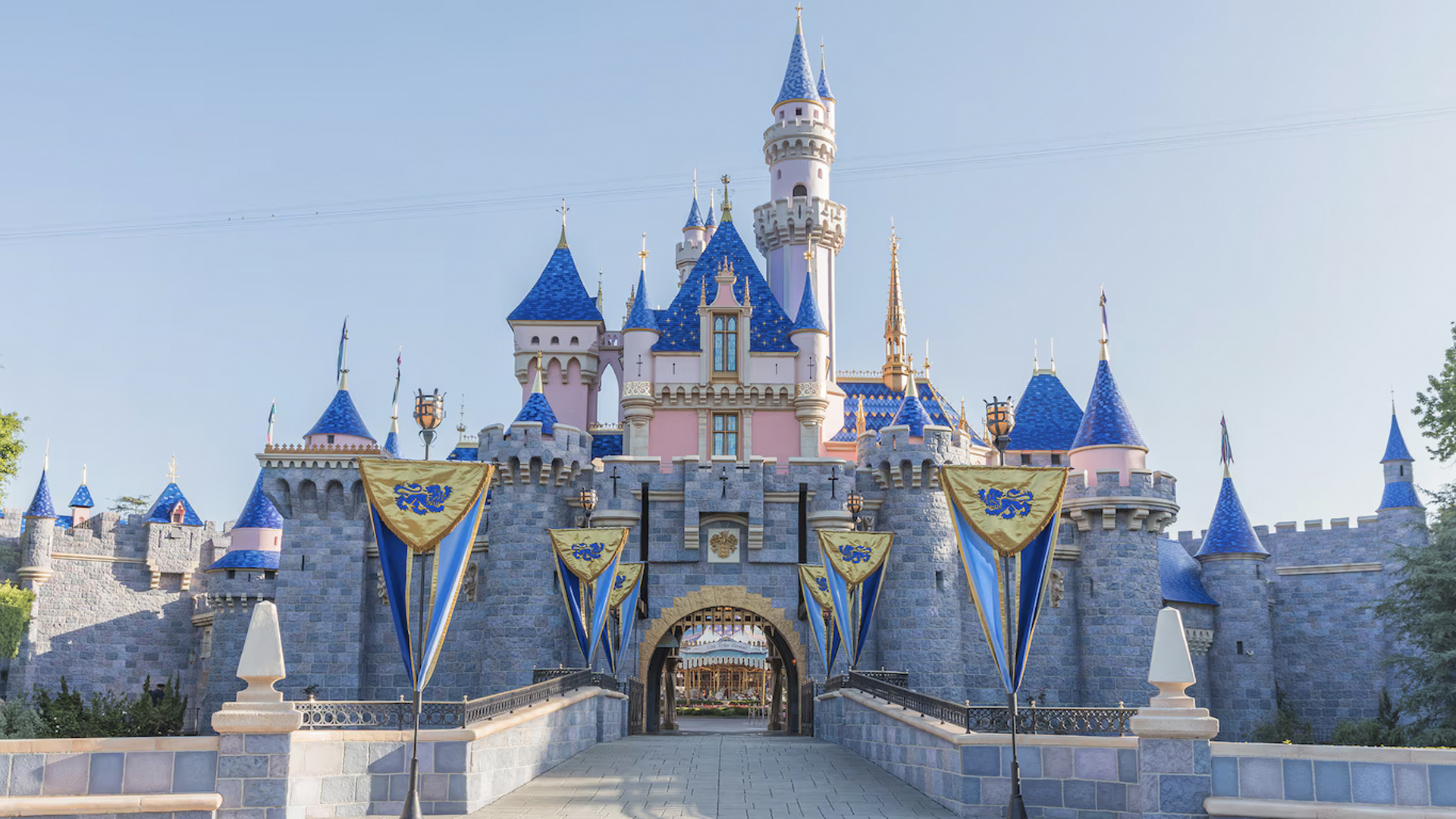 Save Up to 15 at Disneyland Resort Hotels This Summer 2026