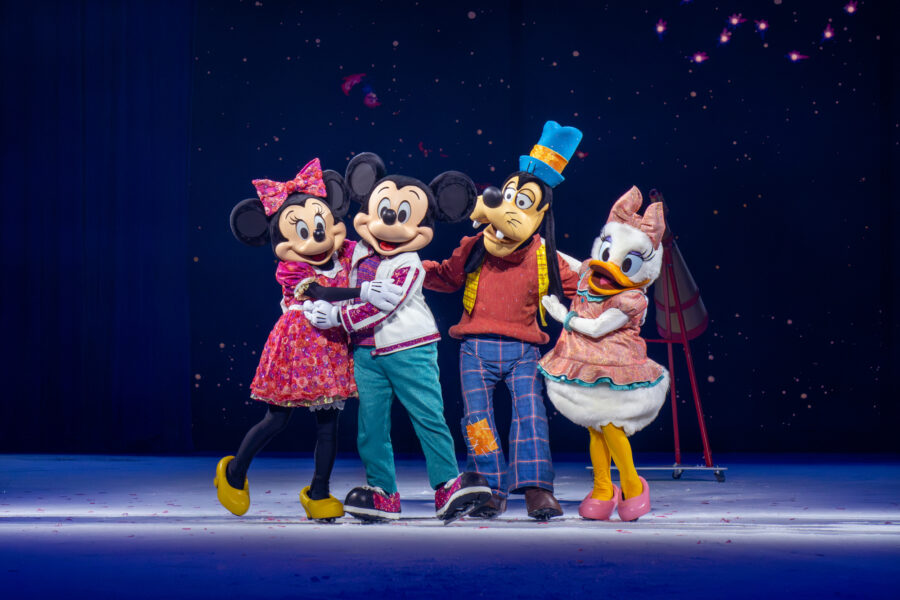 Mickey Minnie Goofy and Daisy Disney on Ice