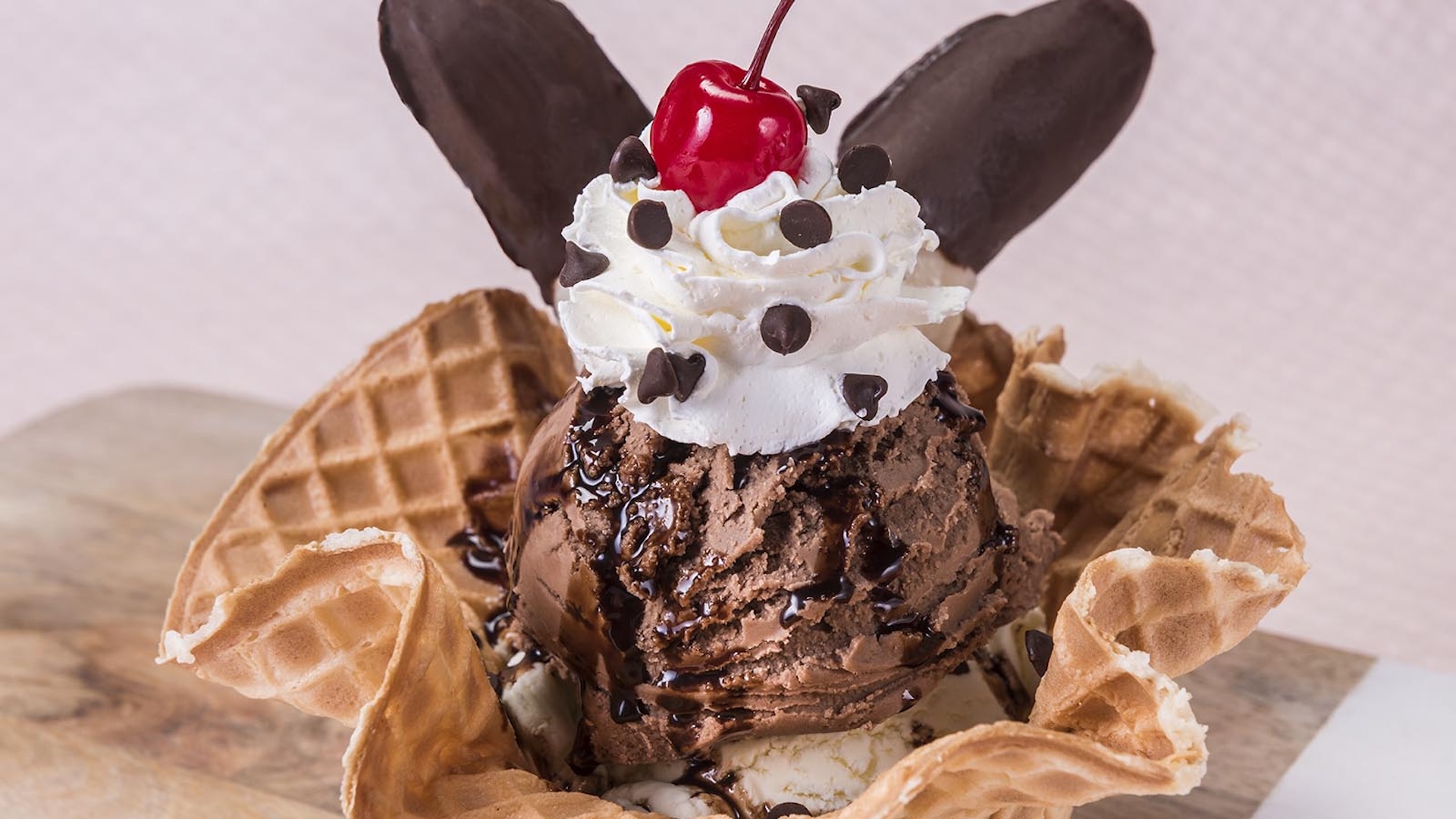 2026DXA250FoodieGuideOswaldSundae | The Main Street Mouse 2026 dx a250 foodie guide oswaldsundae