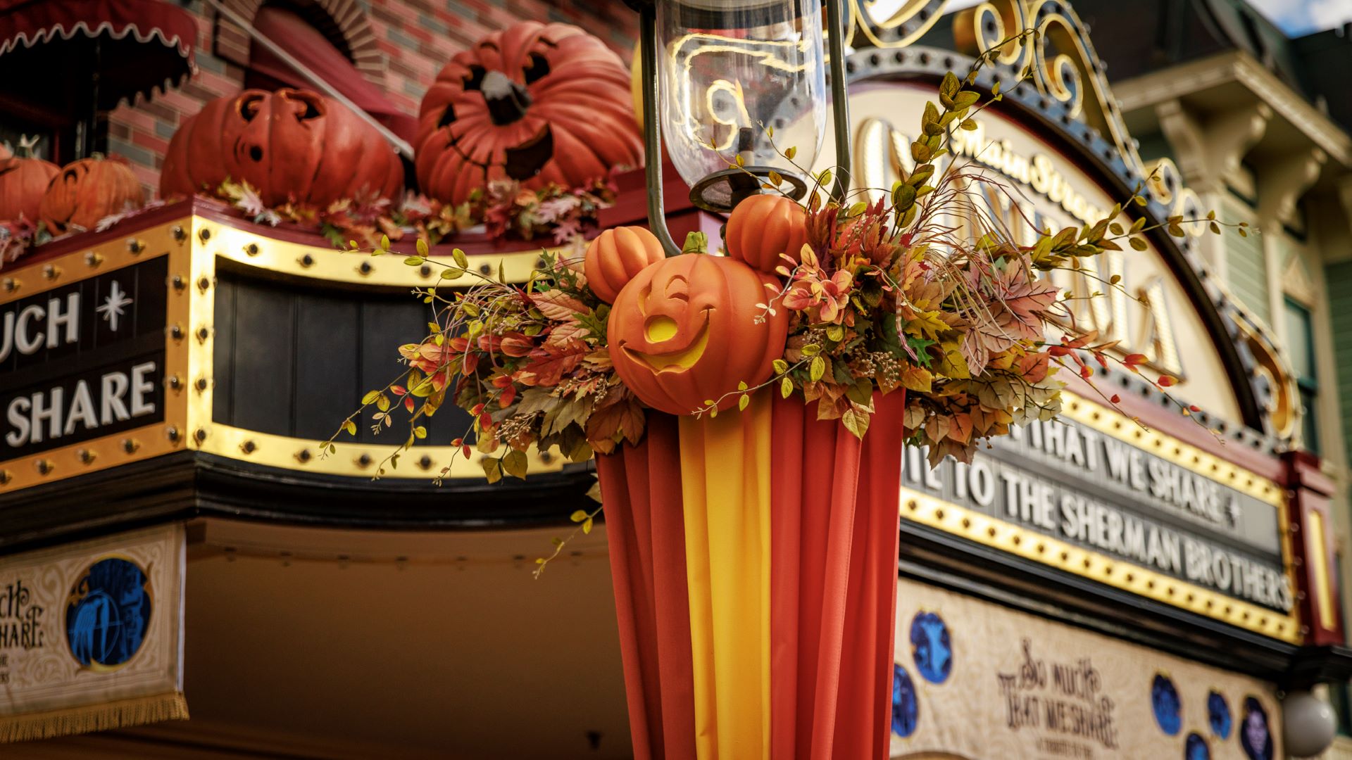 HalloweenDecoratDisneylandResort | The Main Street Mouse Halloween decor at disneyland resort