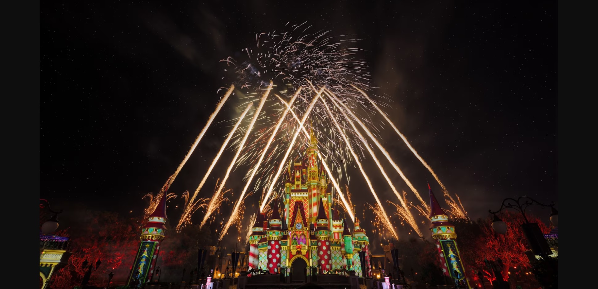 MinniesWonderfulChristmastimeFireworks | The Main Street Mouse Minnies wonderful christmastime fireworks