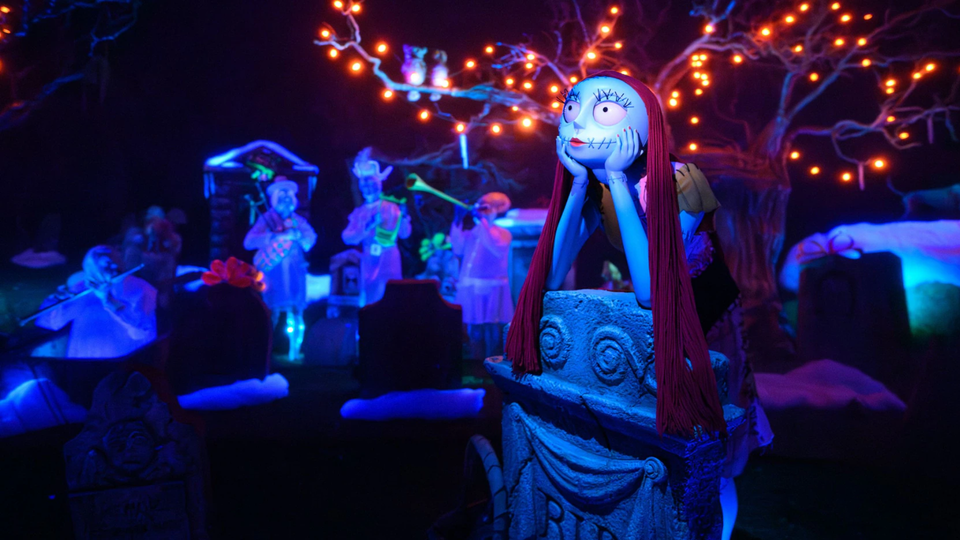 SallyatHauntedMansionHoliday | The Main Street Mouse Sally at haunted mansion holiday
