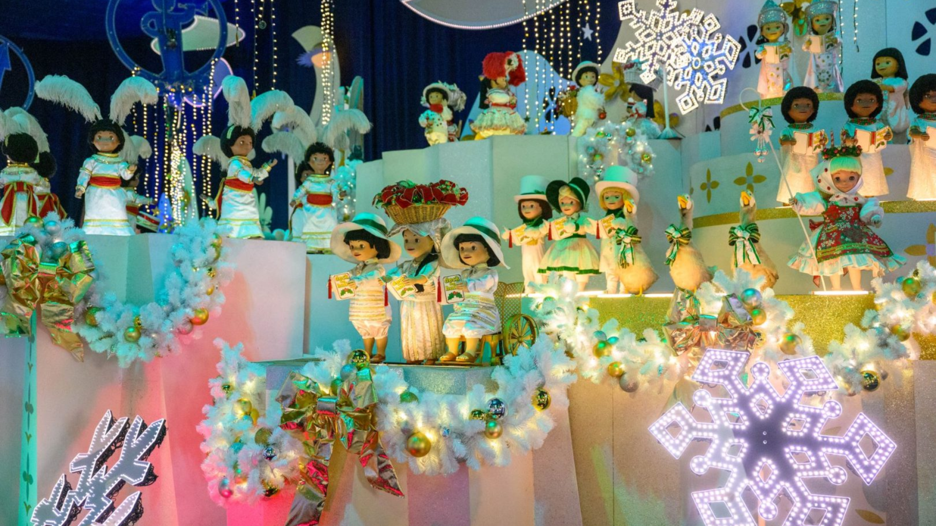 itsasmallworldHolidayatDisneyland | The Main Street Mouse Its a small world holiday at disneyland