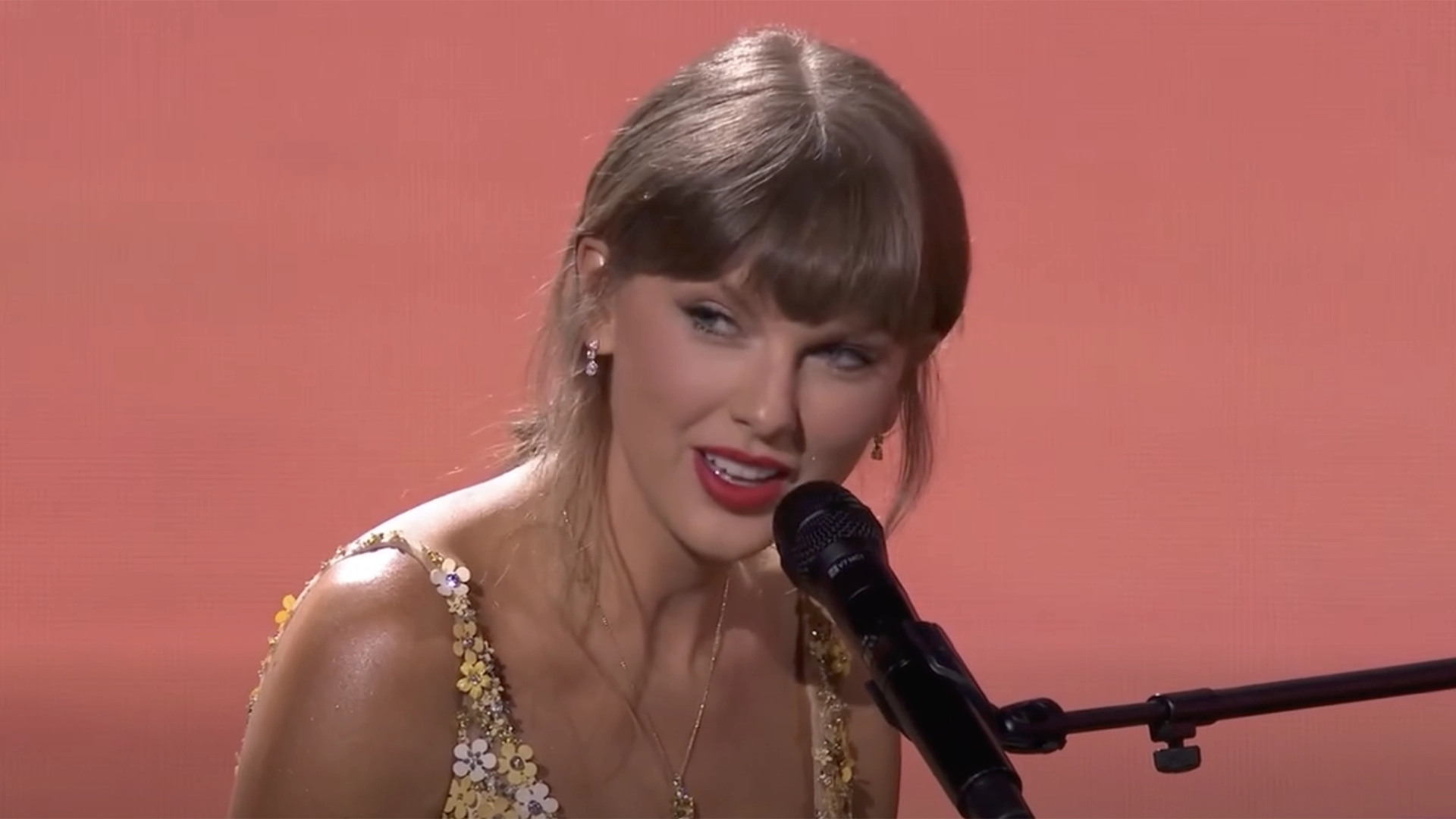 Taylor Swift and Randy Newman Perform Youve Got a Friend in Me at Toy Story 5 Premiere | The Main Street Mouse Taylor Swift and Randy Newman Perform you've Got a Friend in Me" at Toy Story 5 Premiere