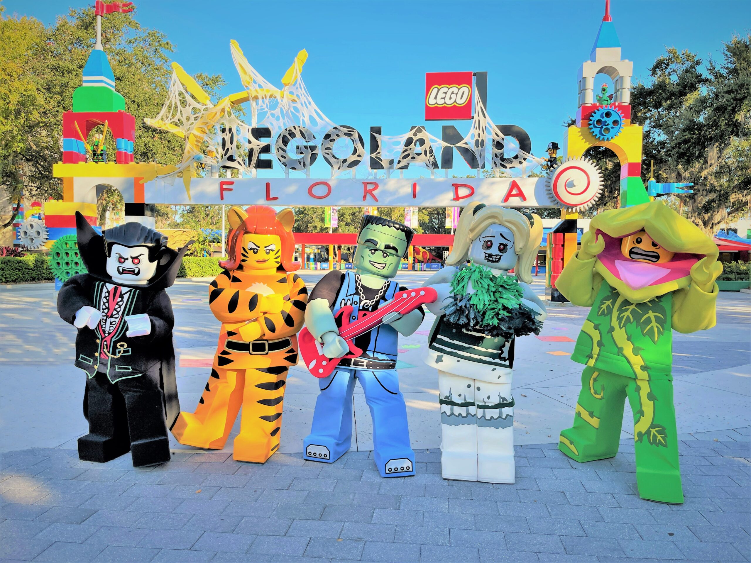 Brick or treat Arch with Minifigures